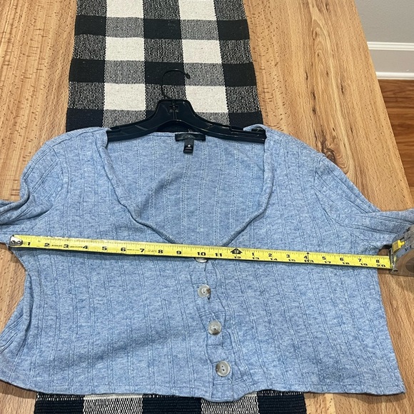 Bloomingdale’s brand Aqua Blue bottom cropped cardigan - Picture 8 of 8
